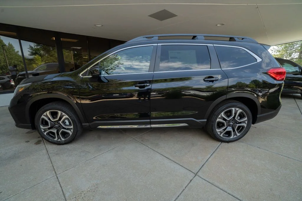 New 2026 CRYSTAL BLACK SILICA Subaru Limited 7-Passenger image 4