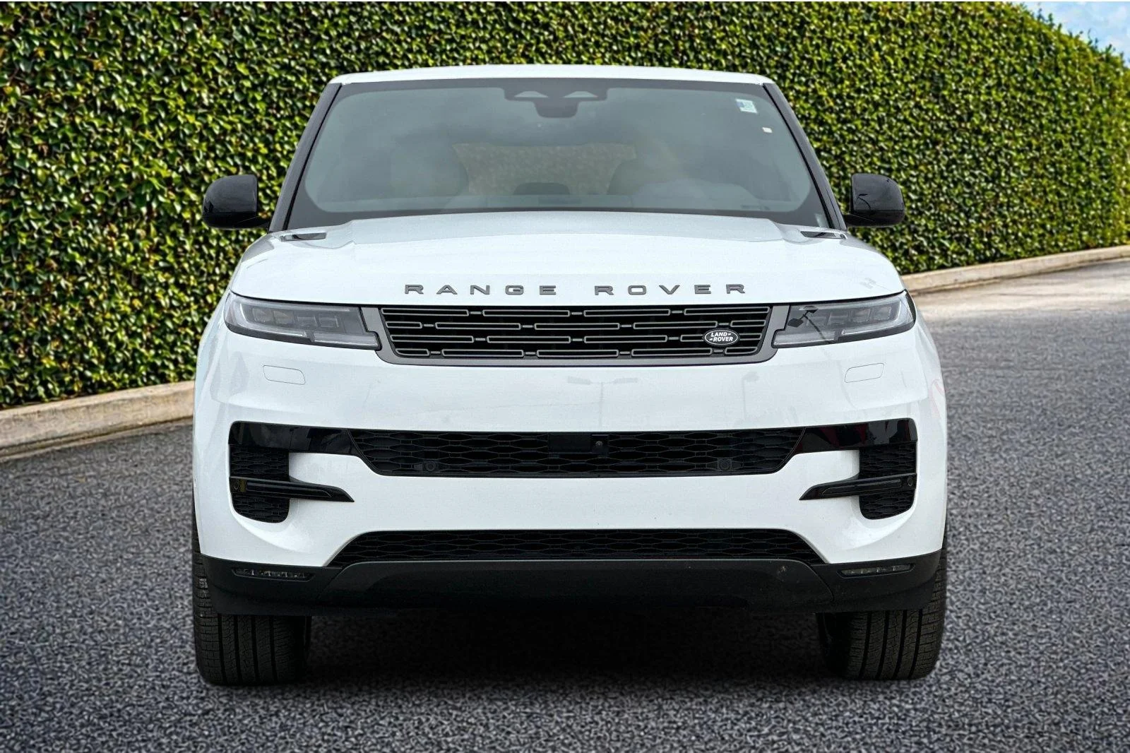 New 2026 Fuji White Land Rover SE image 9