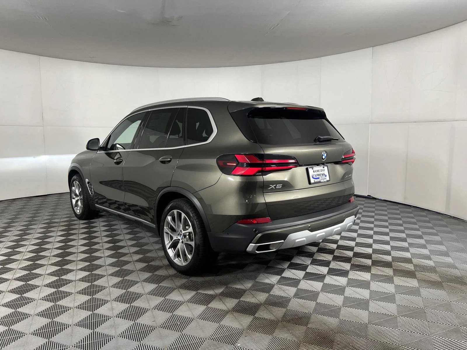 Used 2024 Manhattan Green Metallic BMW xDrive40i image 5