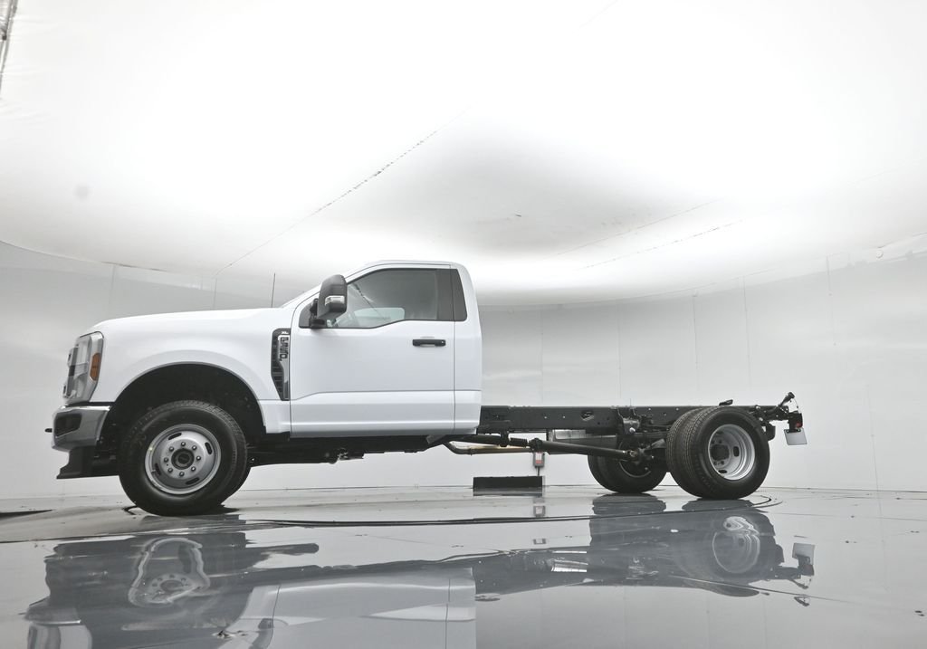 New 2026 Oxford White Ford XL image 45