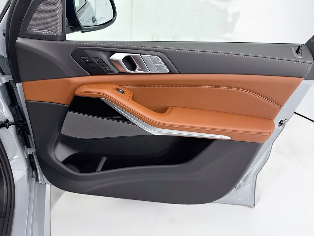 New 2027 Gray Metallic BMW xDrive40i image 25