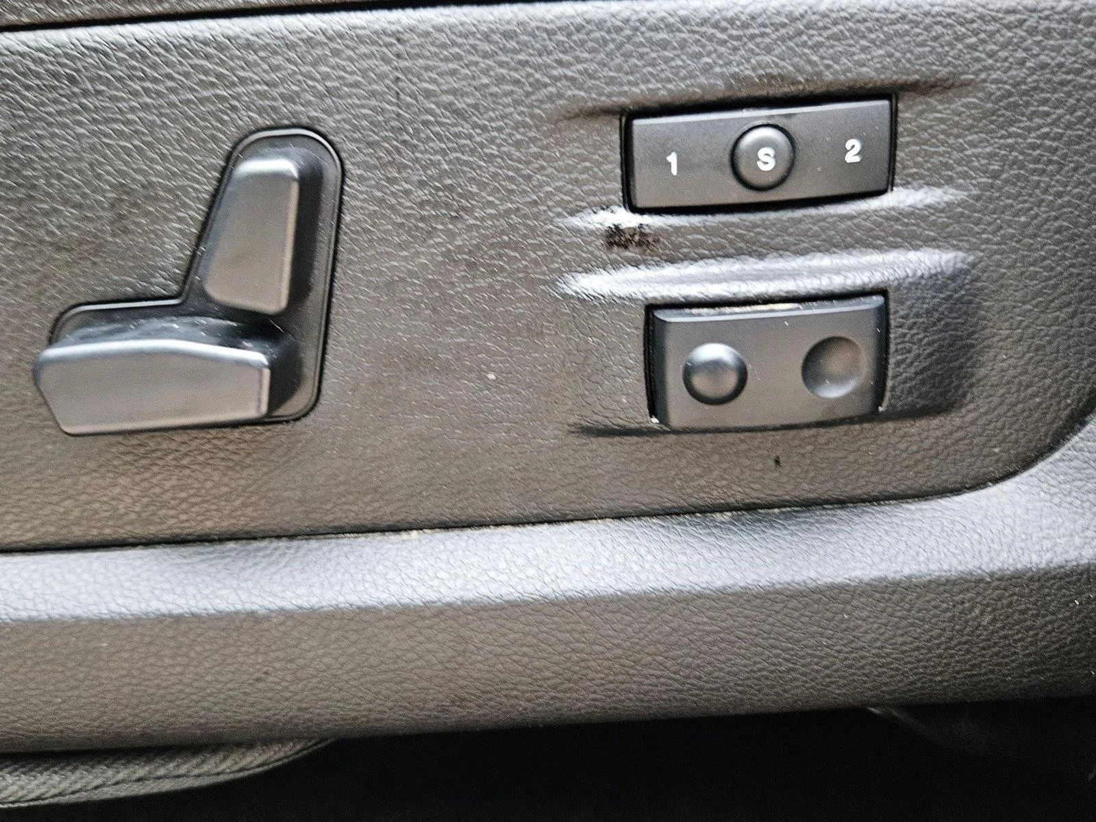 Used 2014 True Blue Pearlcoat RAM Laramie image 18