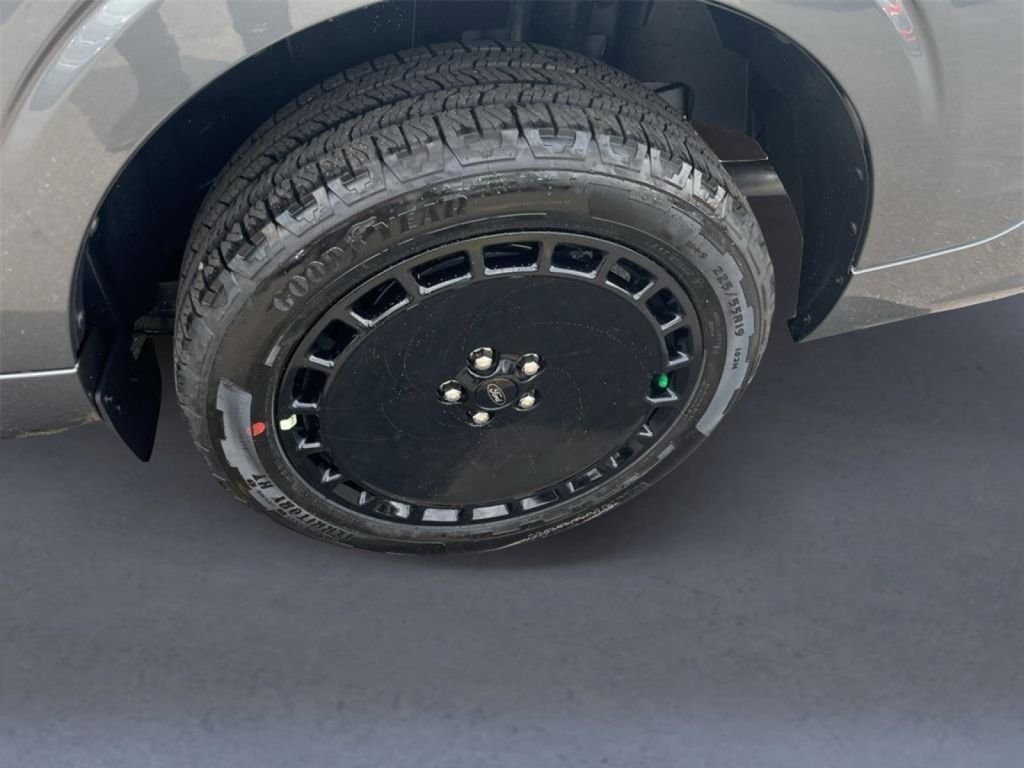New 2025 Carbonized Gray Metallic Ford Lobo™ image 9