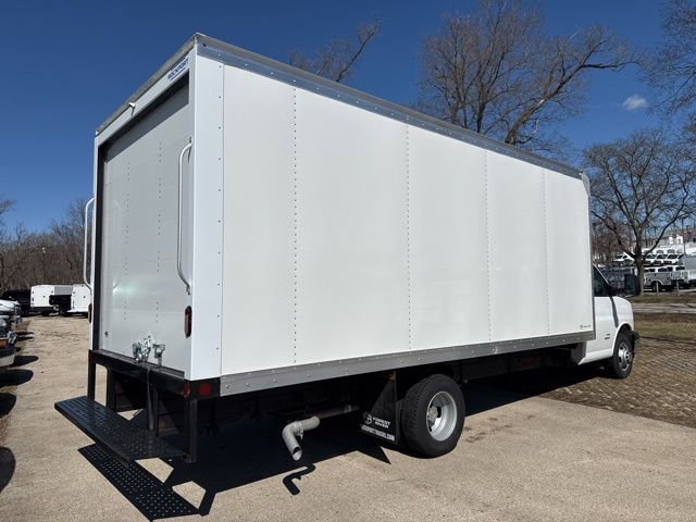 New 2025 Summit White Chevrolet 2WT image 4
