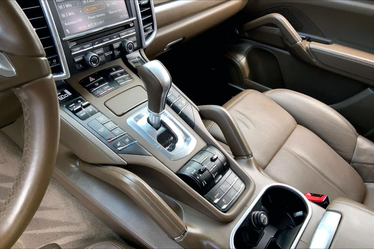 Used 2013 White Porsche Turbo image 16