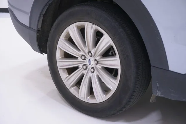 Used 2022 SILVER Ford Limited image 6