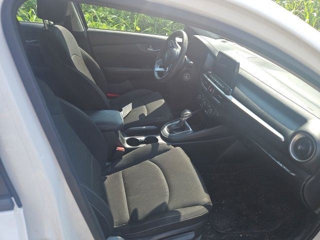 Used 2020 White Kia LXS image 6
