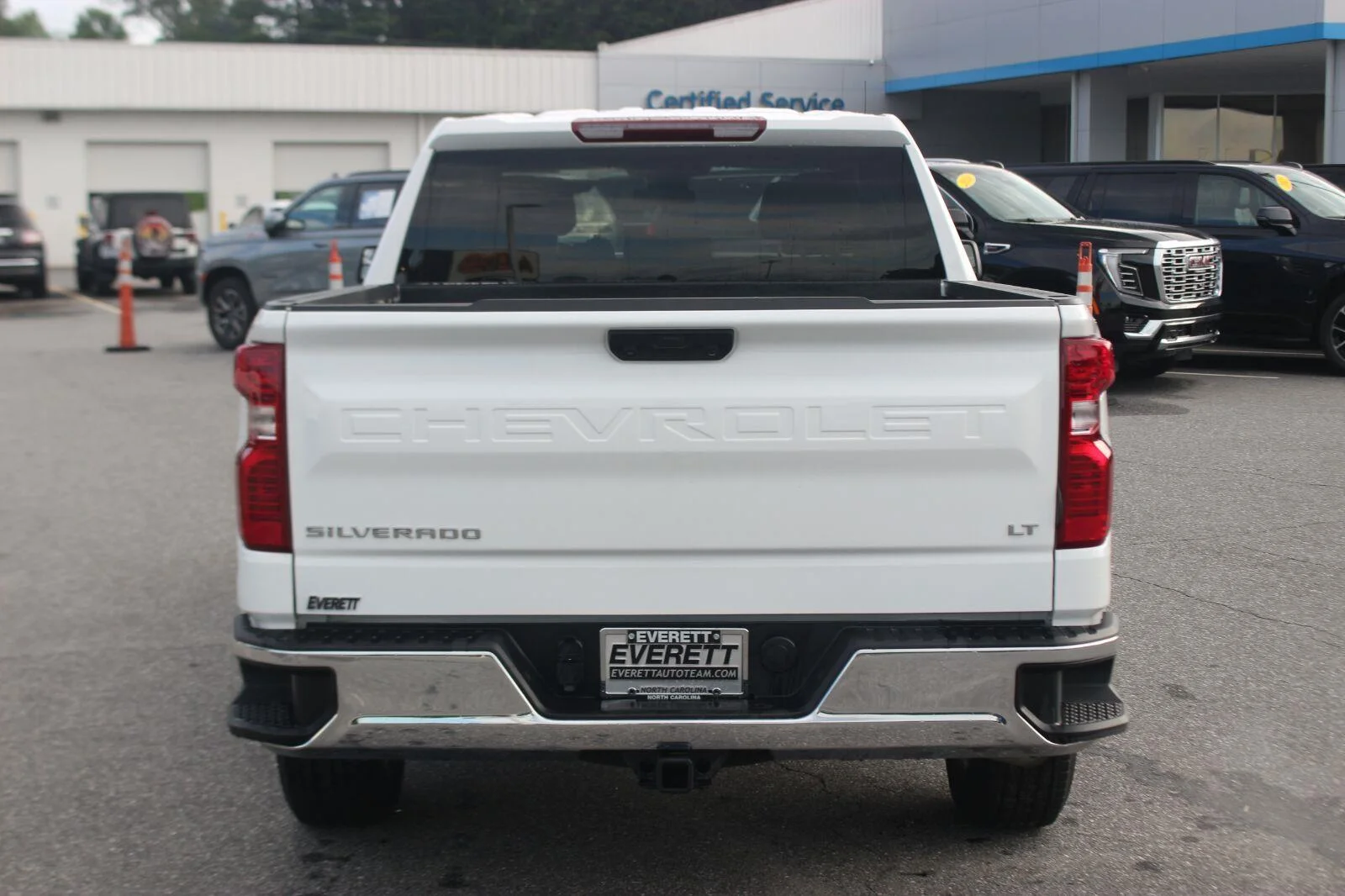 Used 2025 Summit White Chevrolet LT image 6