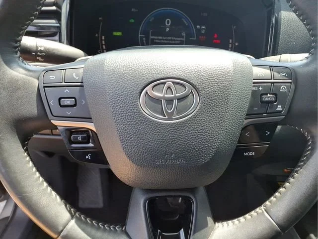 Used 2025  Toyota LE image 12