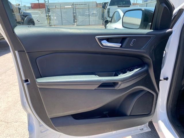Used 2022 White Ford SE image 9