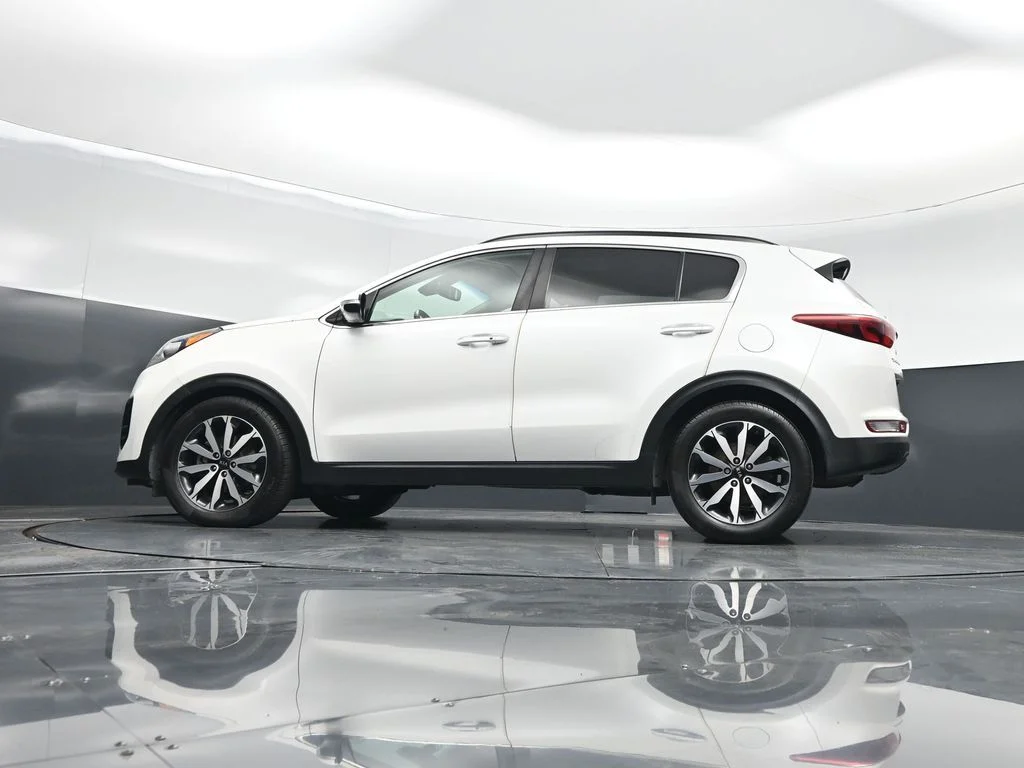 Used 2018 White Kia EX image 7