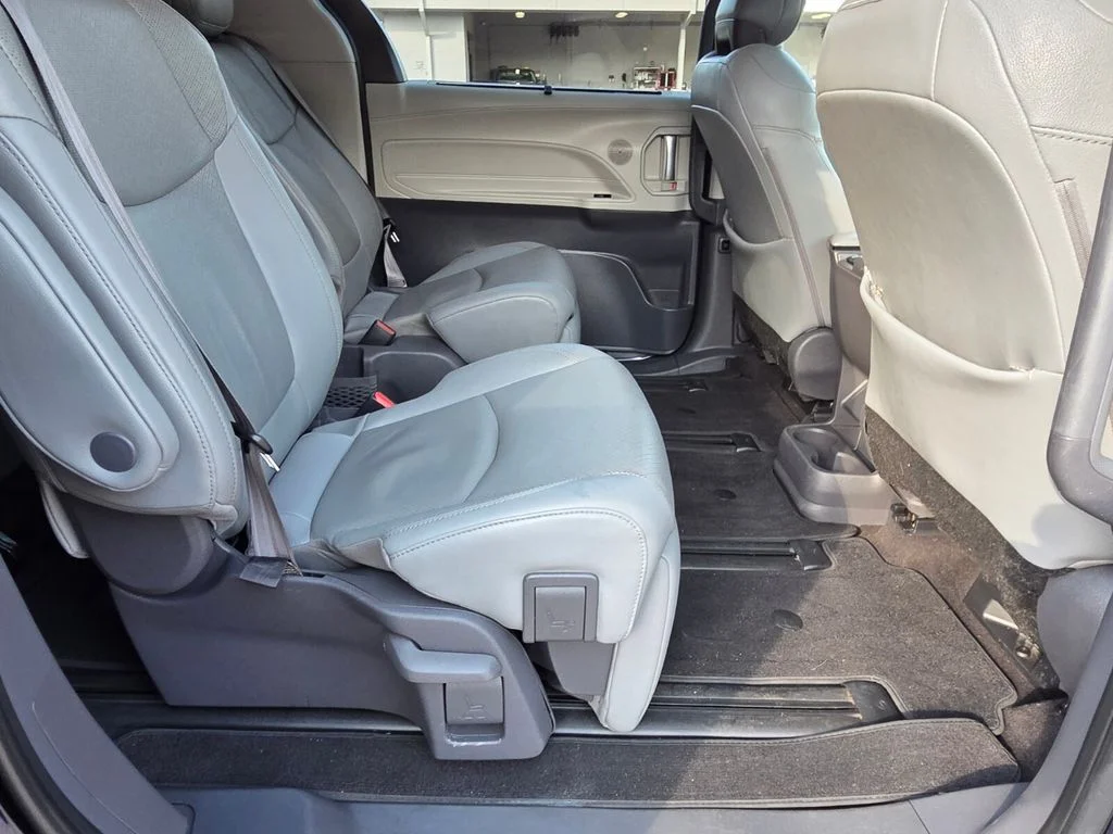 Used 2021  Toyota Limited image 17