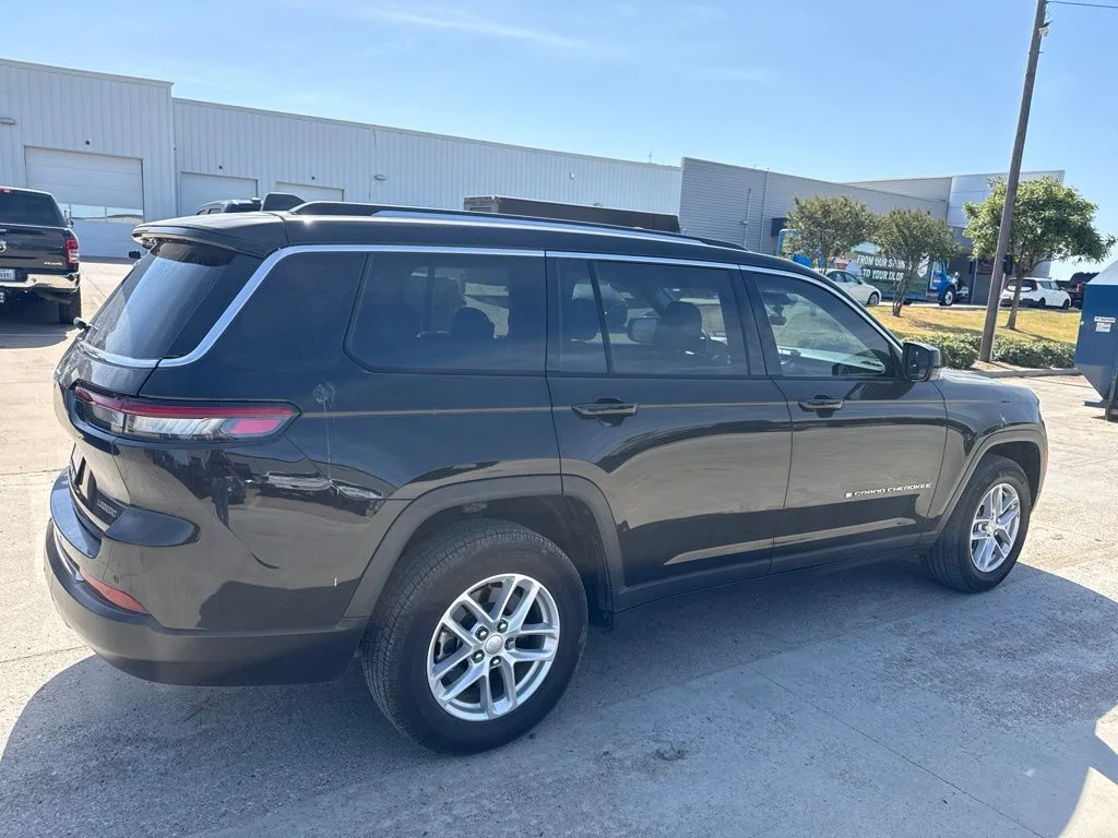 Used 2023 Black Jeep Laredo image 3