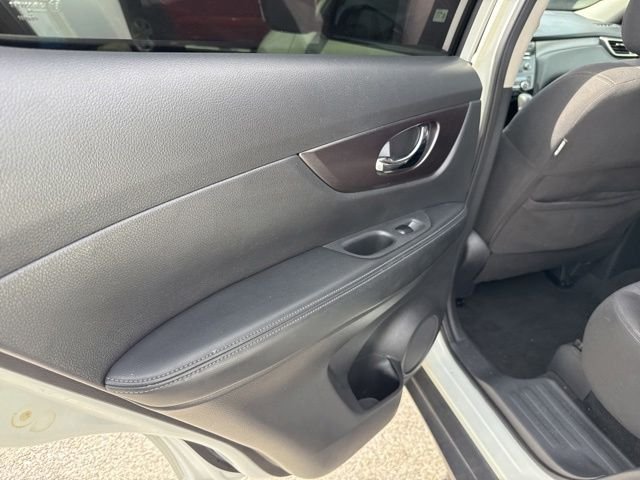 Used 2016 White Nissan SV image 24