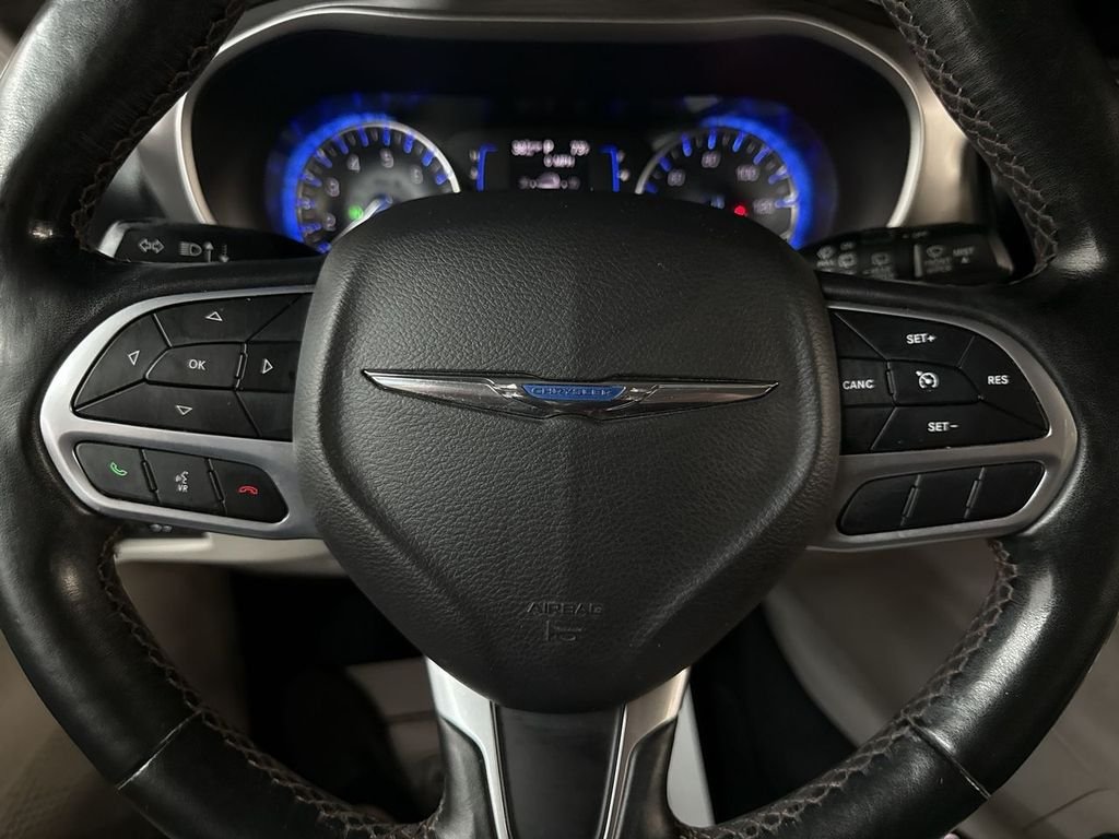 Used 2020 Crystal Metallic Chrysler Touring L image 22