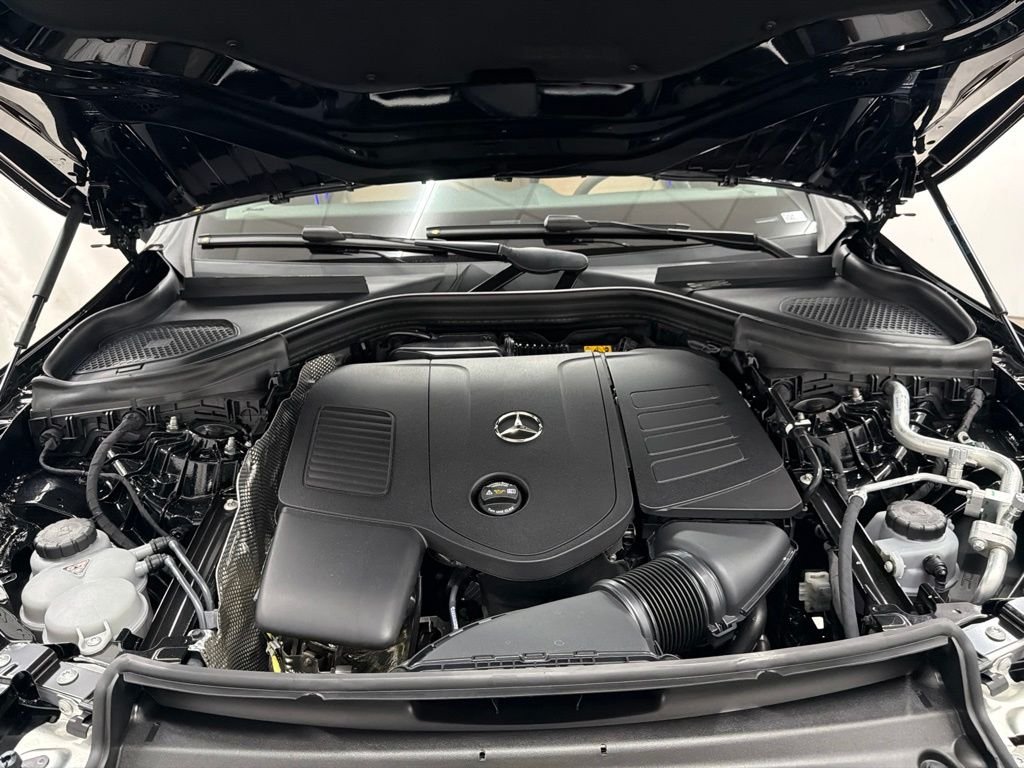 New 2027 Black Mercedes-Benz GLC 300 image 30