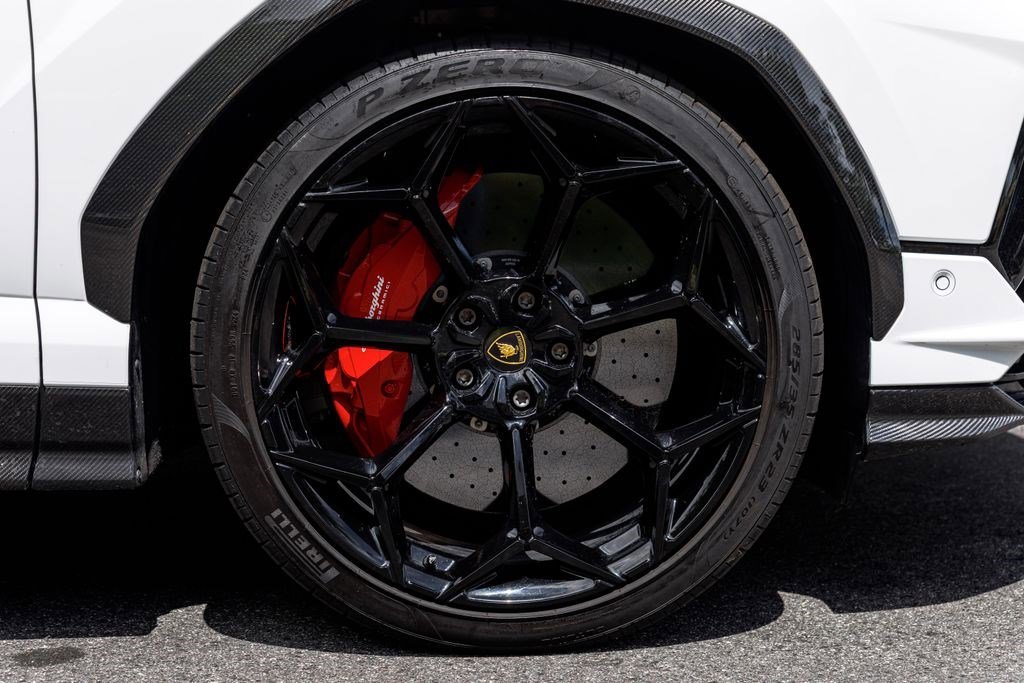 Used 2024 White Lamborghini Performante image 44