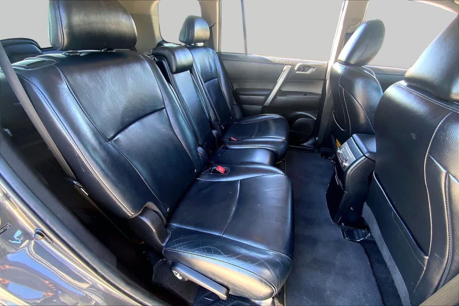 Used 2013 Magnetic Gray Metallic Toyota SE image 19