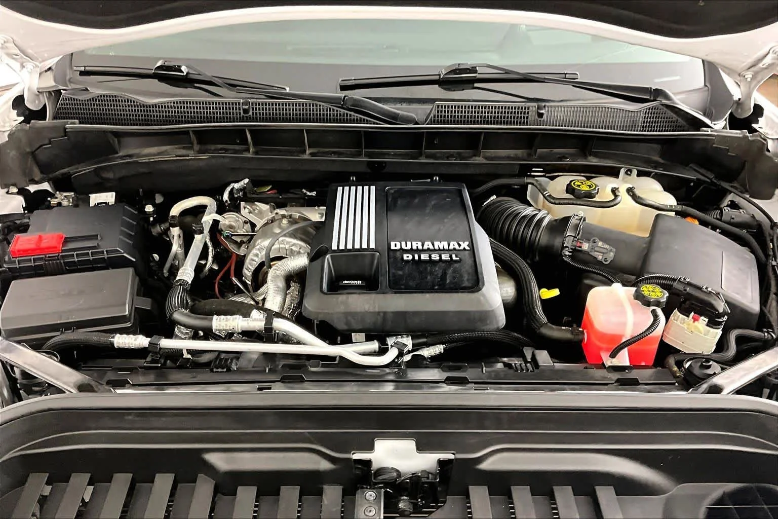 Used 2023 White Frost Tricoat GMC Denali image 31