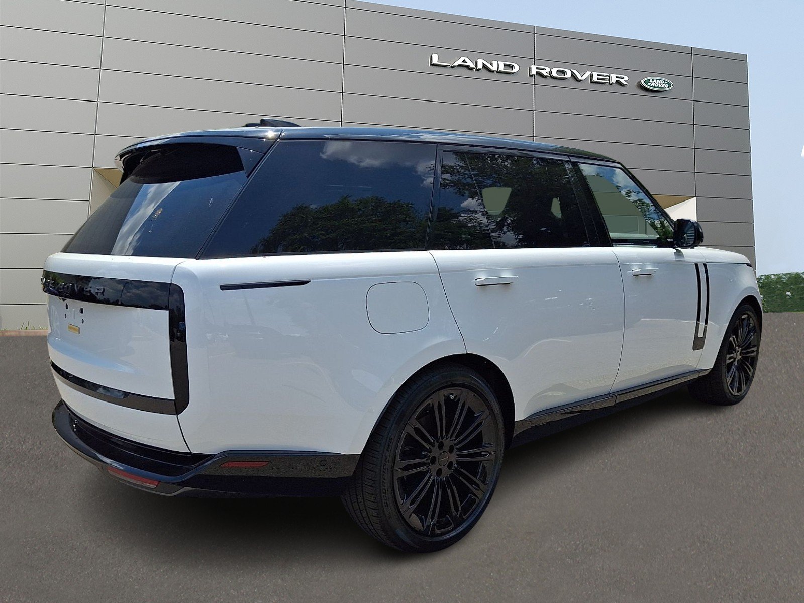 New 2026 Fuji White Land Rover P400 SE 7 Seat image 2