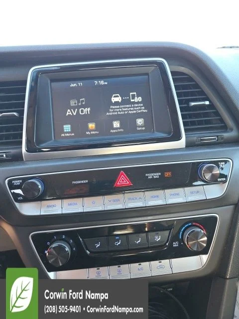 Used 2019 Black Hyundai SE image 11