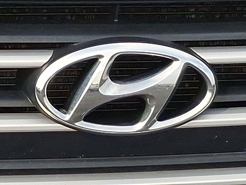 Used 2017 Black Hyundai SE image 29
