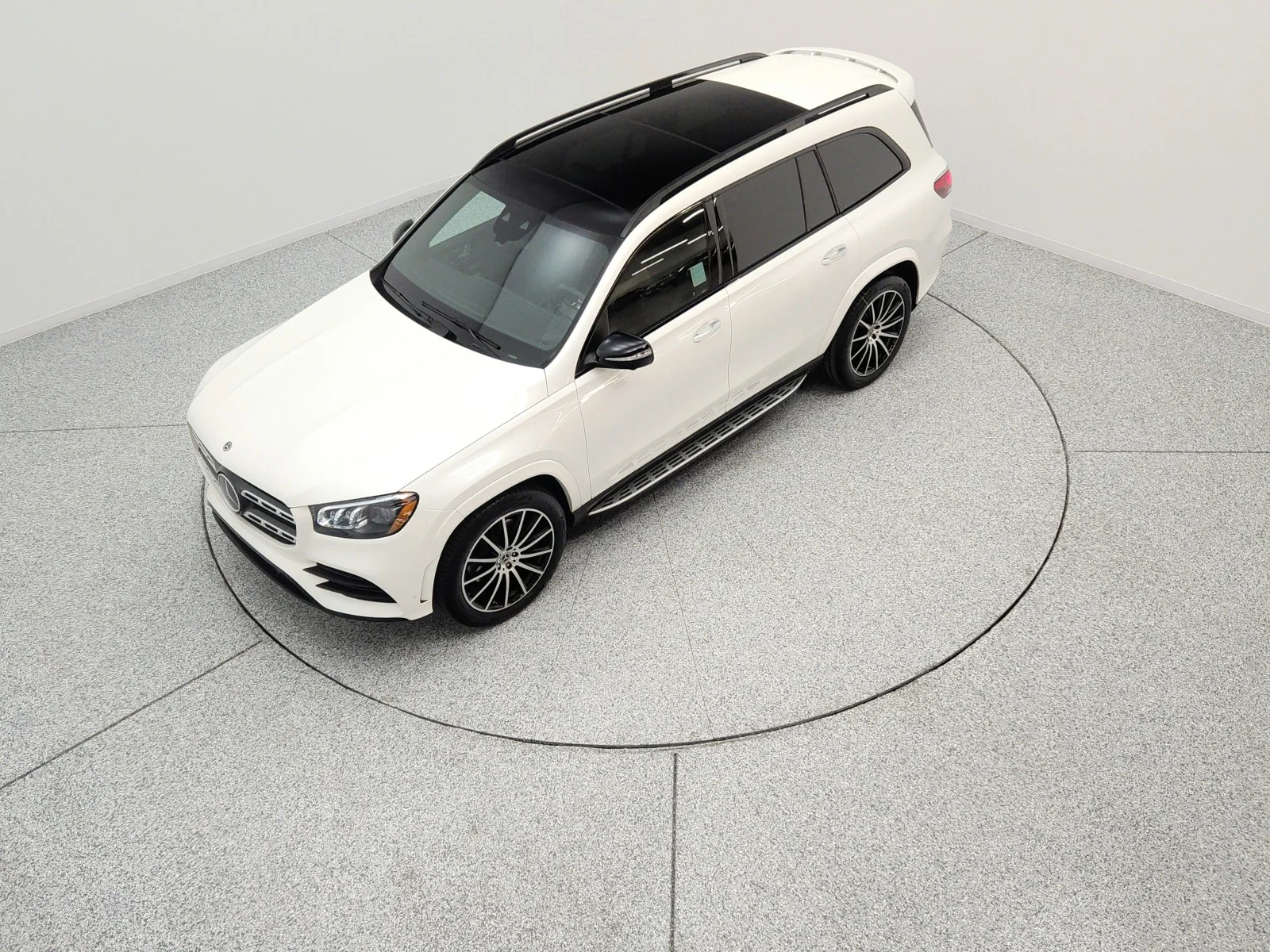 Used 2023 MANUFAKTUR Diamond White Metallic Mercedes-Benz GLS 450 4MATIC® SUV image 9