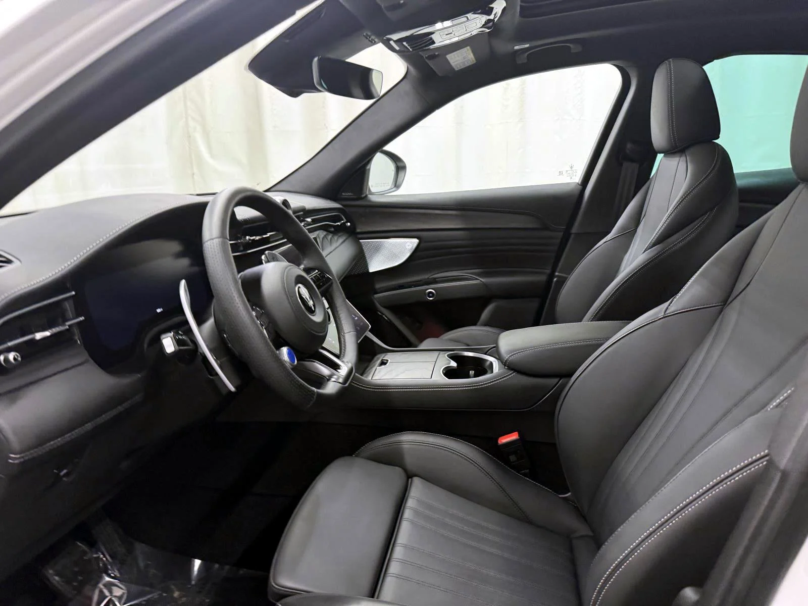 Used 2025 White Maserati  image 17