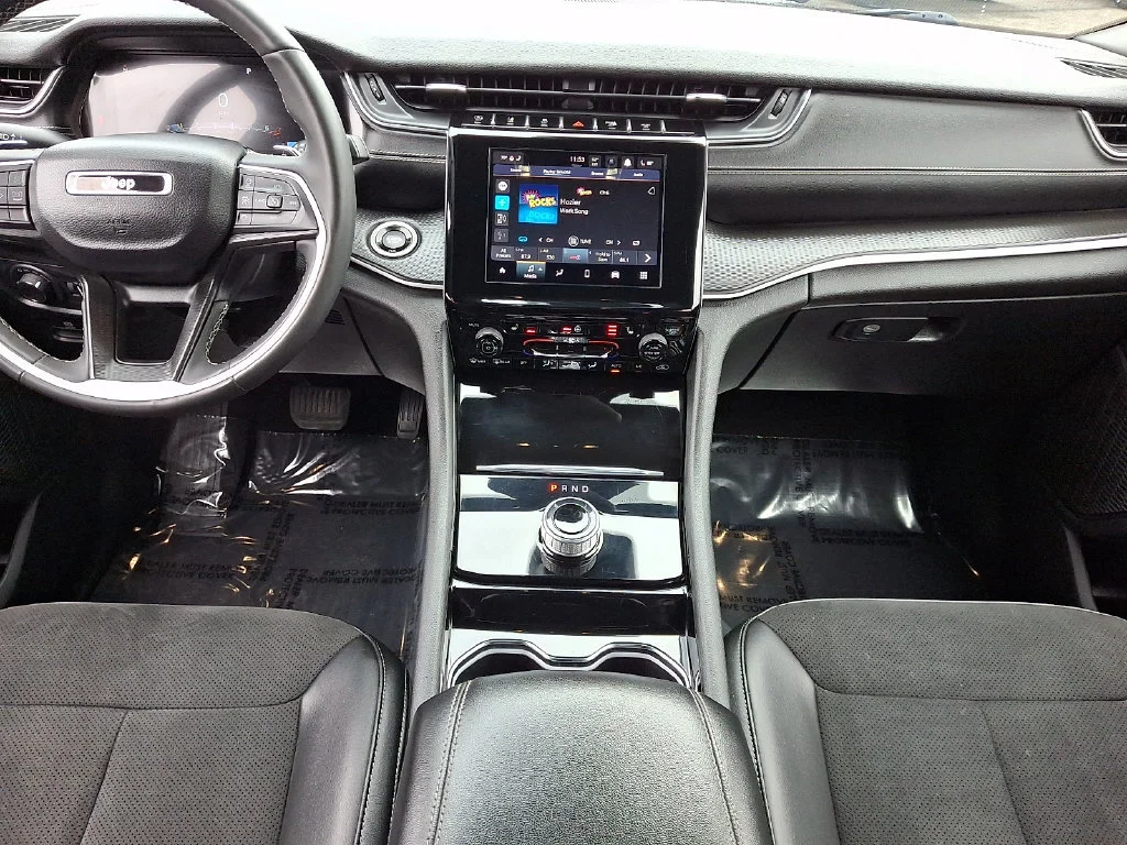 Used 2023 Baltic Gray Metallic Clearcoat Jeep Altitude image 16