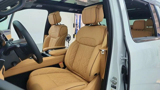 New 2026 Bright White Clear-Coat Exterior Paint Jeep Summit Reserve image 18