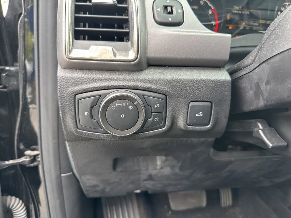 Used 2021 Black Ford XLT image 10