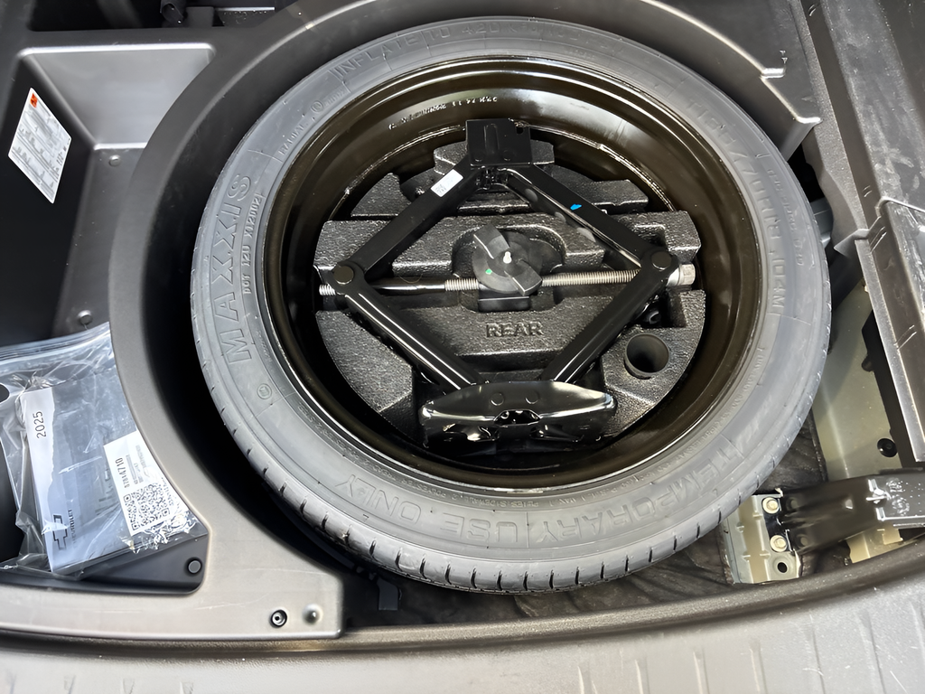 Used 2025 Gray Chevrolet LT image 33