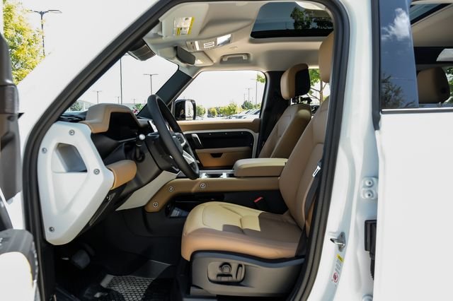 New 2026 Fuji White Land Rover S image 4