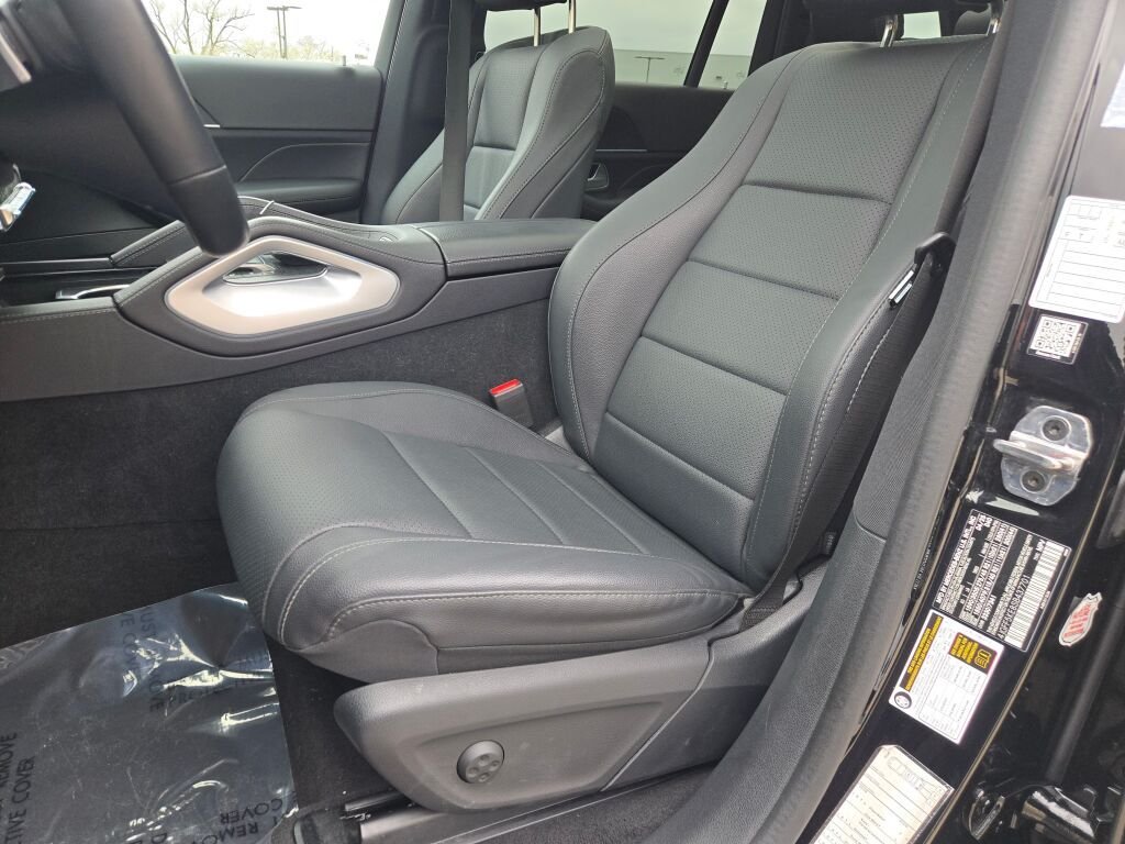 Used 2025  Mercedes-Benz GLS 450 image 26