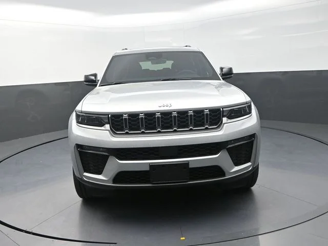 New 2026 Silver Zynith Exterior Paint Jeep Limited image 4