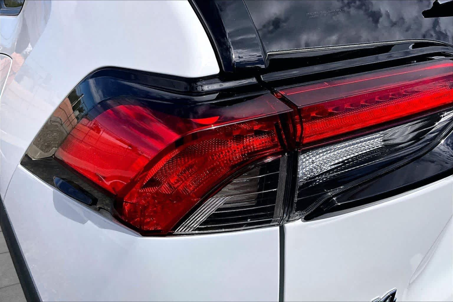 Used 2025 Ice Cap/Midnight Black Metallic Toyota Hybrid Woodland image 25