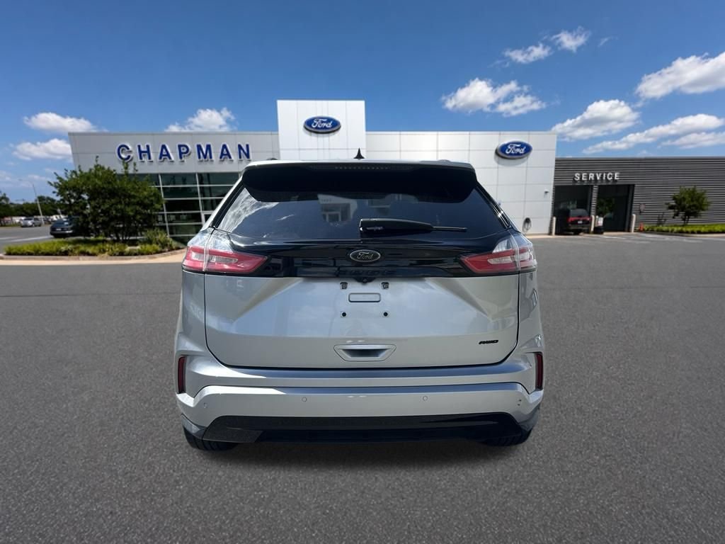 Used 2022 Silver Ford SE image 4