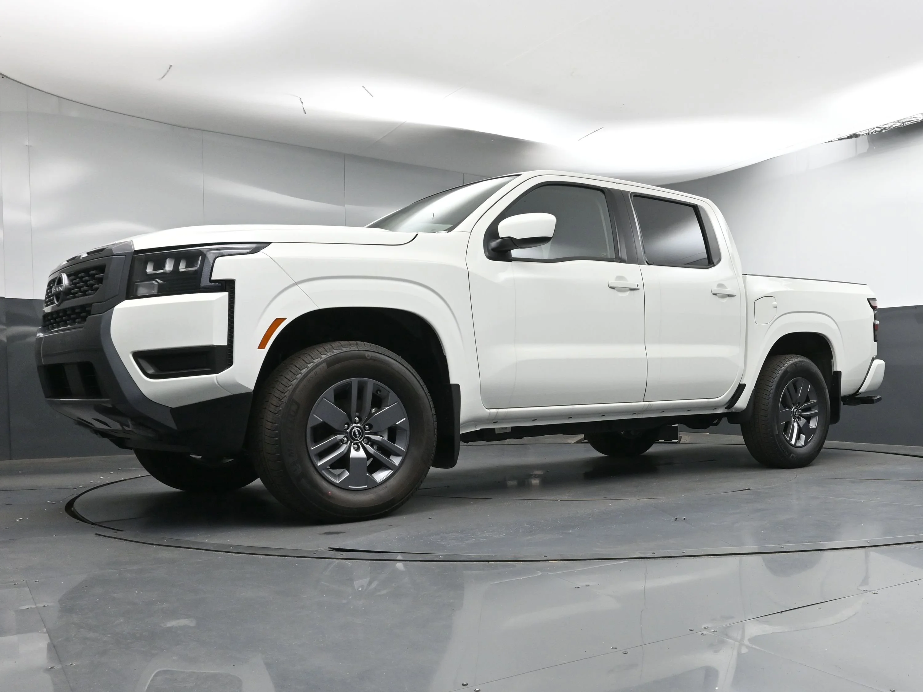 New 2026 Glacier White Nissan Crew Cab SV image 21