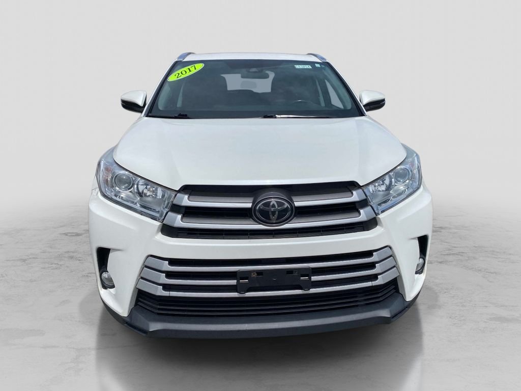 Used 2017 White Toyota XLE image 11