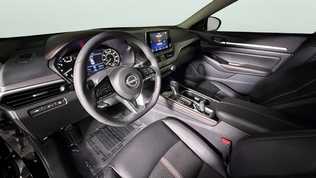 Used 2024 Black Nissan SR FWD image 18