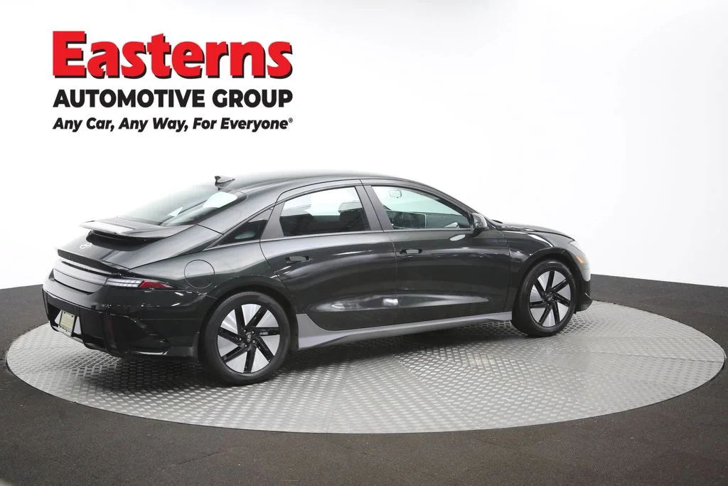 Used 2024 Green Hyundai SE image 42