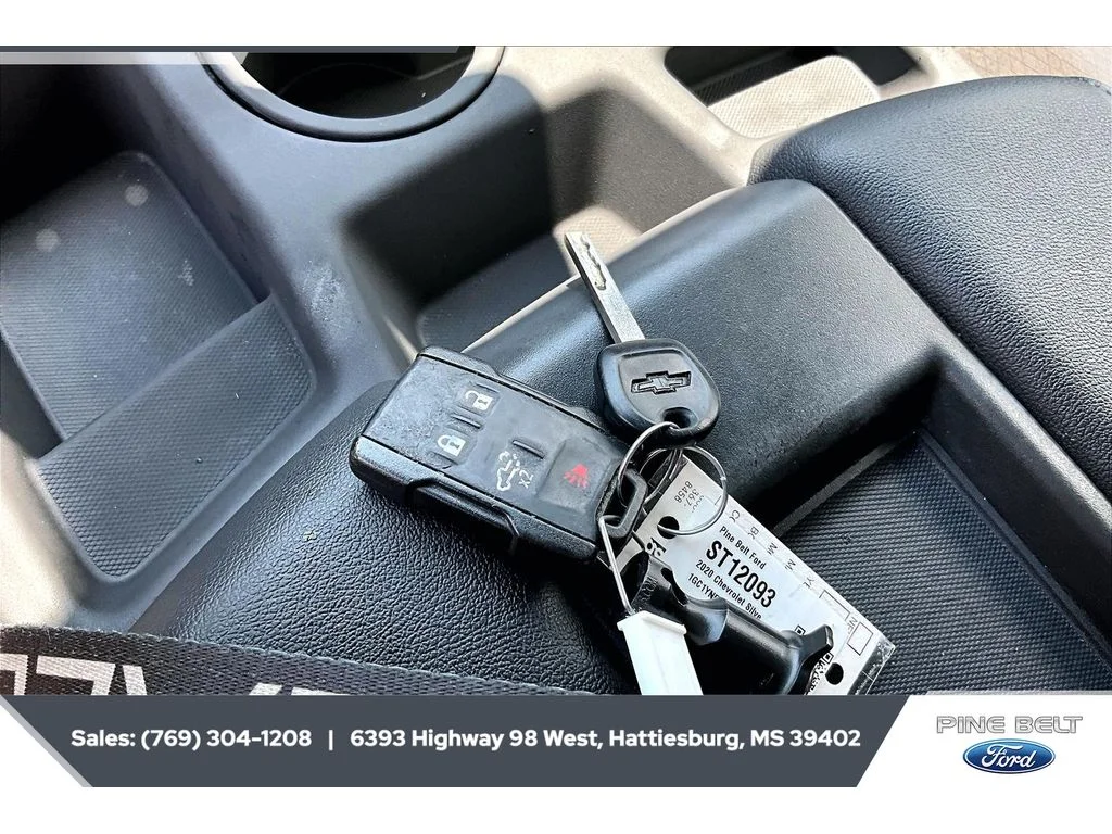 Used 2020 Summit White Chevrolet LT image 9