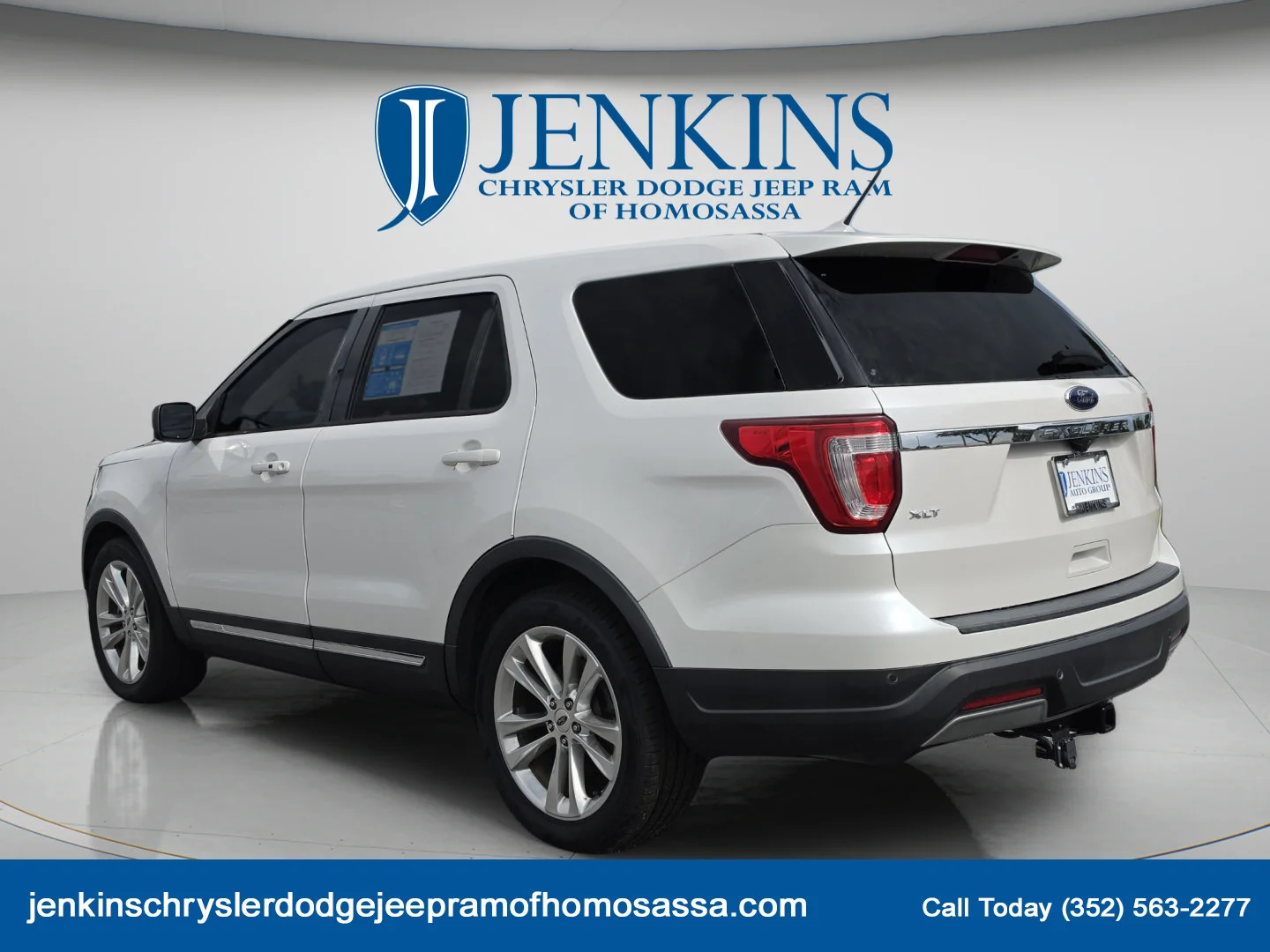 Used 2019 White Platinum Clearcoat Metallic Ford XLT image 7