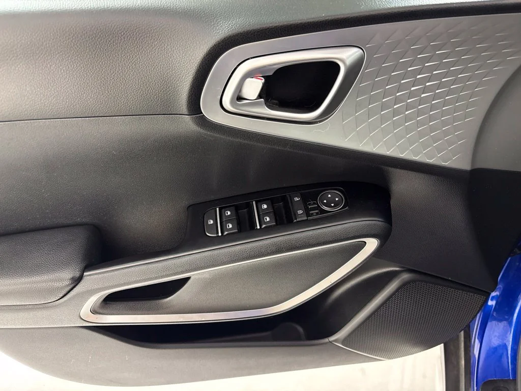 Used 2022 Blue Kia X-Line image 23