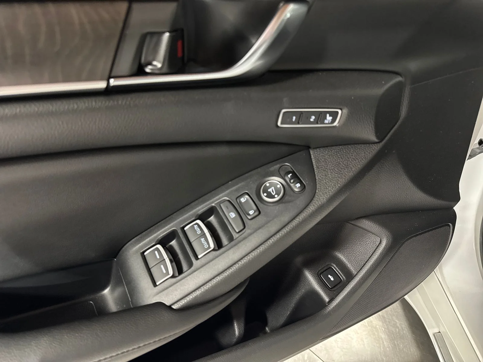 2020 Honda Accord Hybrid Touring - Photo 12
