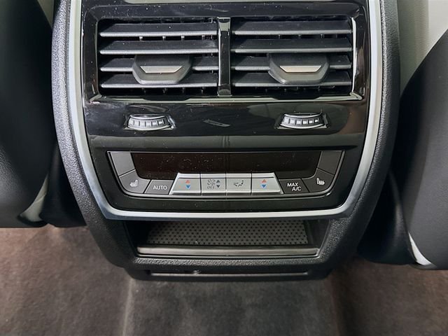 New 2026 Carbon Black Metallic BMW xDrive50e image 27