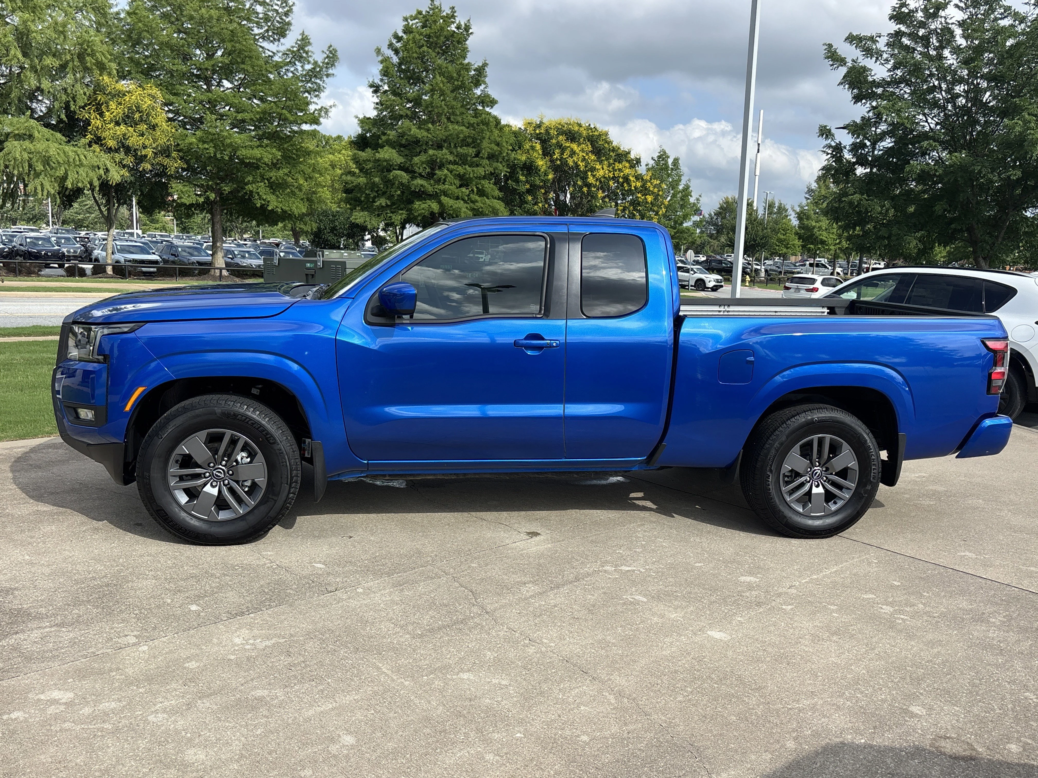 Used 2025 Bluestone Pearl Nissan SV image 9