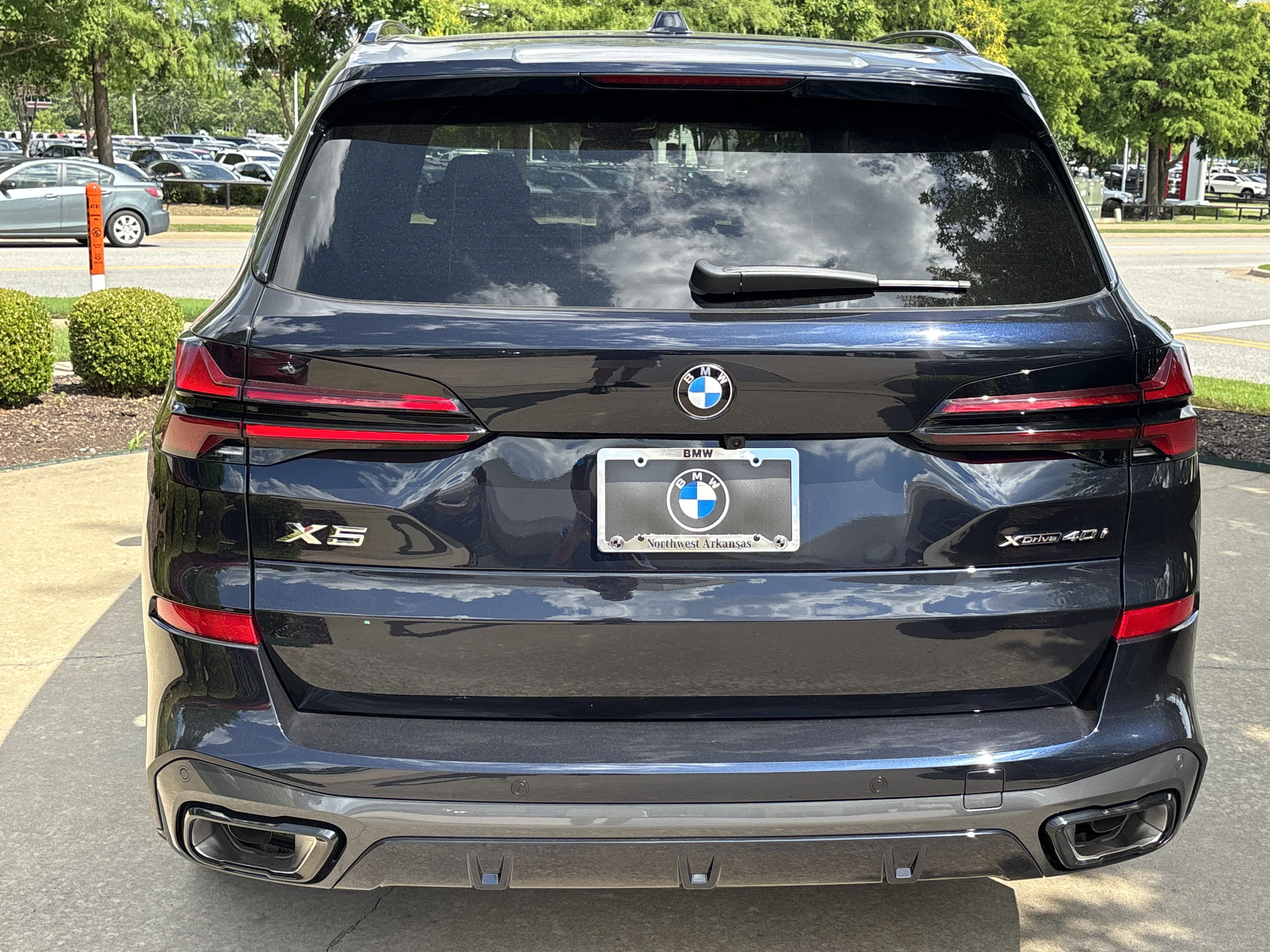 New 2026 0416 Carbon Black Metallic BMW xDrive40i image 4