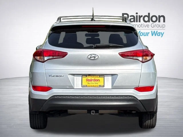 Used 2017 Molten Silver Hyundai SE image 5