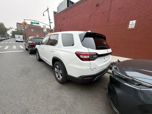 Used 2023 White Honda EX-L image 6